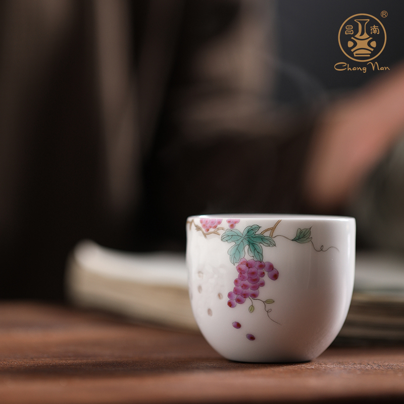 手繪玲瓏“多子多?！逼奋?><h3><p>手繪玲瓏“多子多福”品茗杯</p></h3></span>
   </a>
   <div   id=